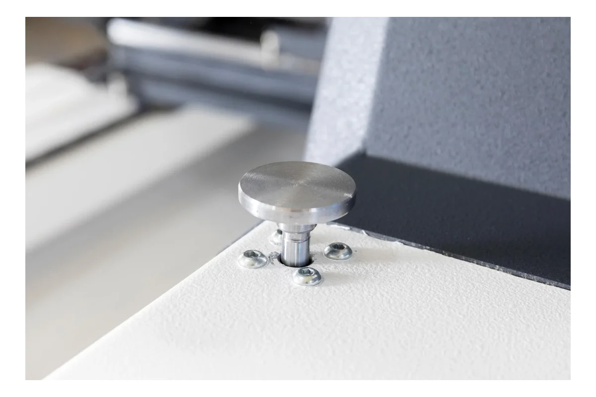 5-Axis Pro CNC Wood Lathe Machine – detail view 3