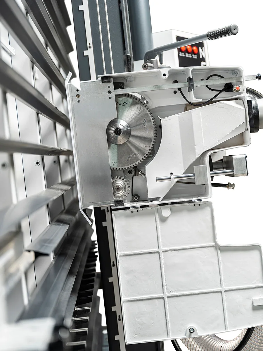 Controlled circular-saw cutting head