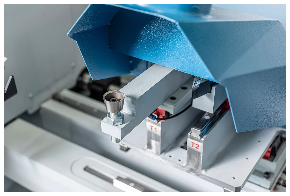 Automatic twin-blade turning workflow